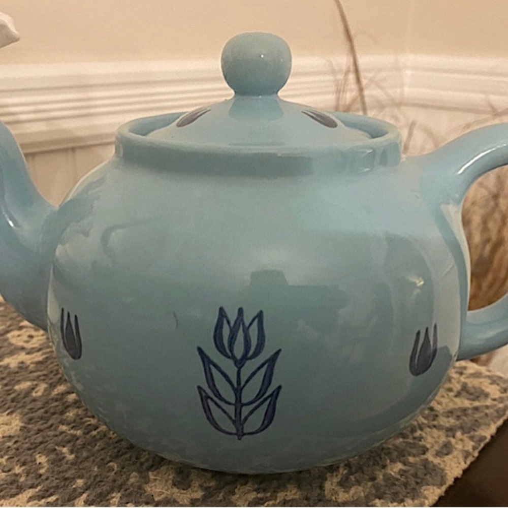 Vintage Cronin tulip teapot